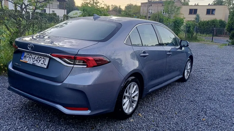 TOYOTA Corolla -