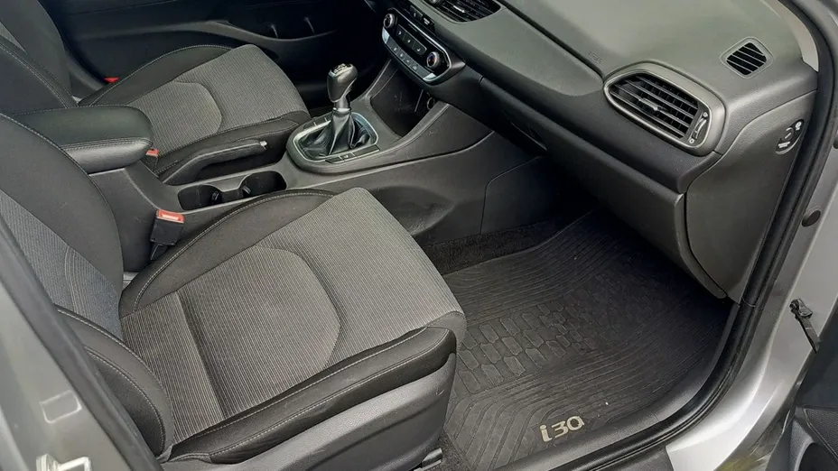 HYUNDAI i30 -
