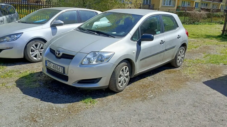 TOYOTA Auris -
