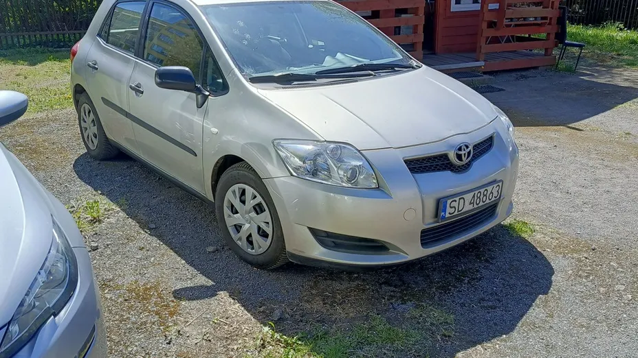 TOYOTA Auris -