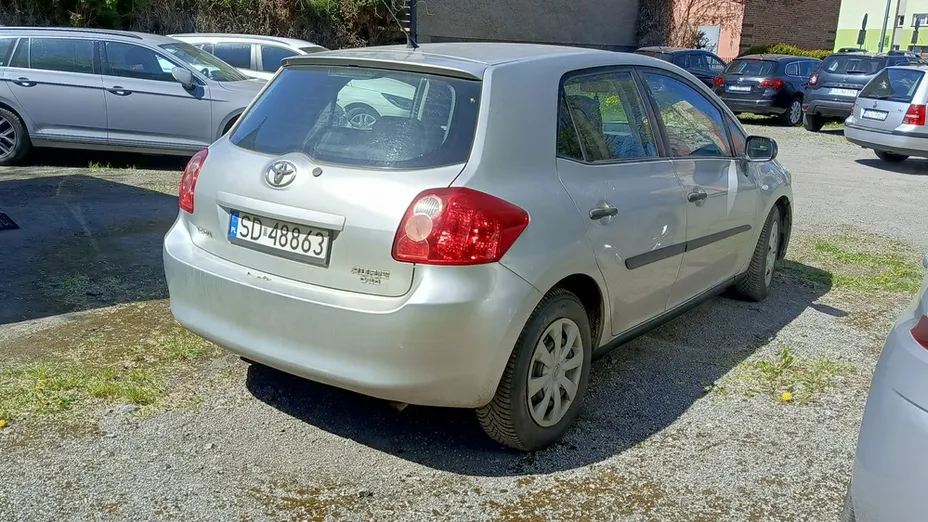 TOYOTA Auris -