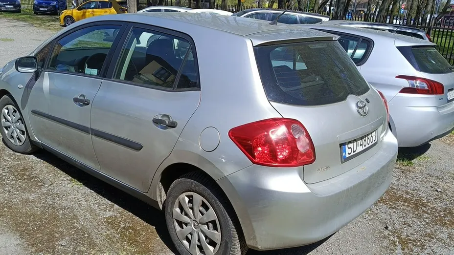TOYOTA Auris -