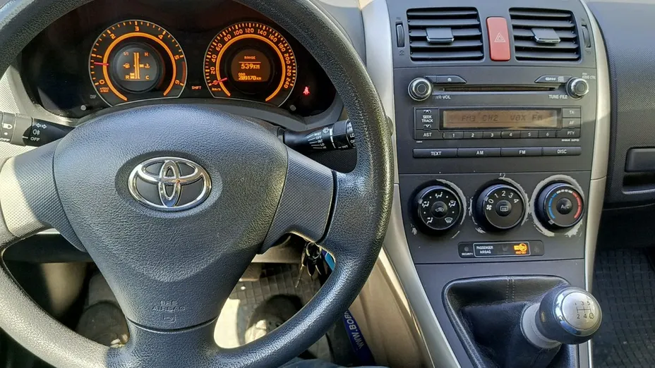 TOYOTA Auris -
