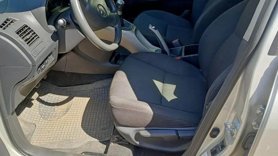 TOYOTA Auris -