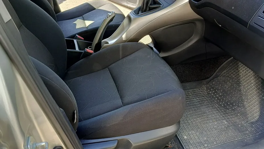 TOYOTA Auris -