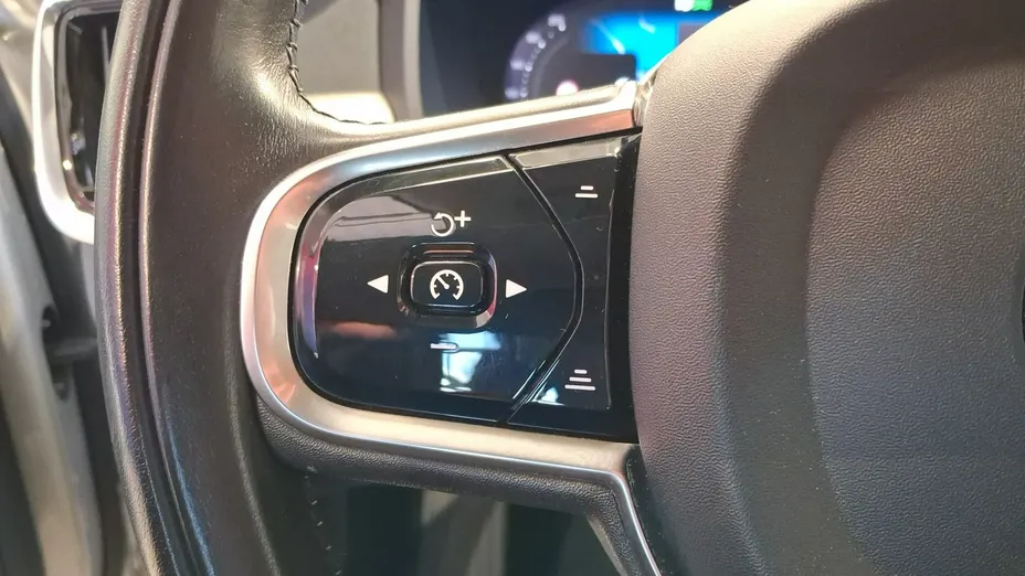VOLVO S90 -
