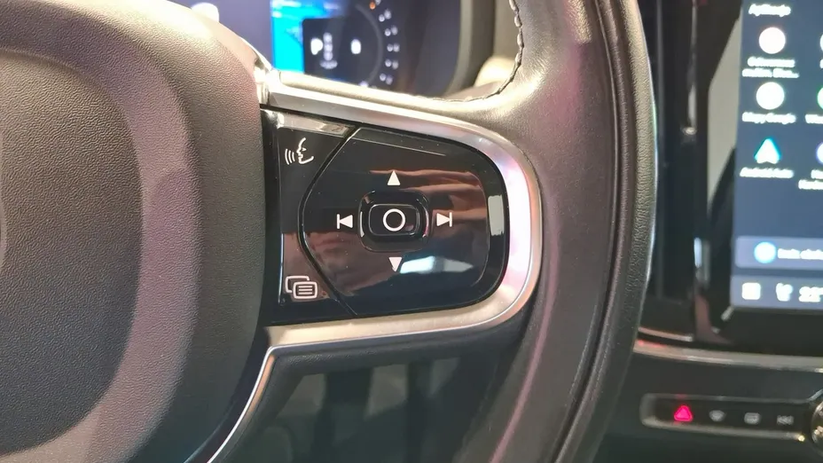 VOLVO S90 -