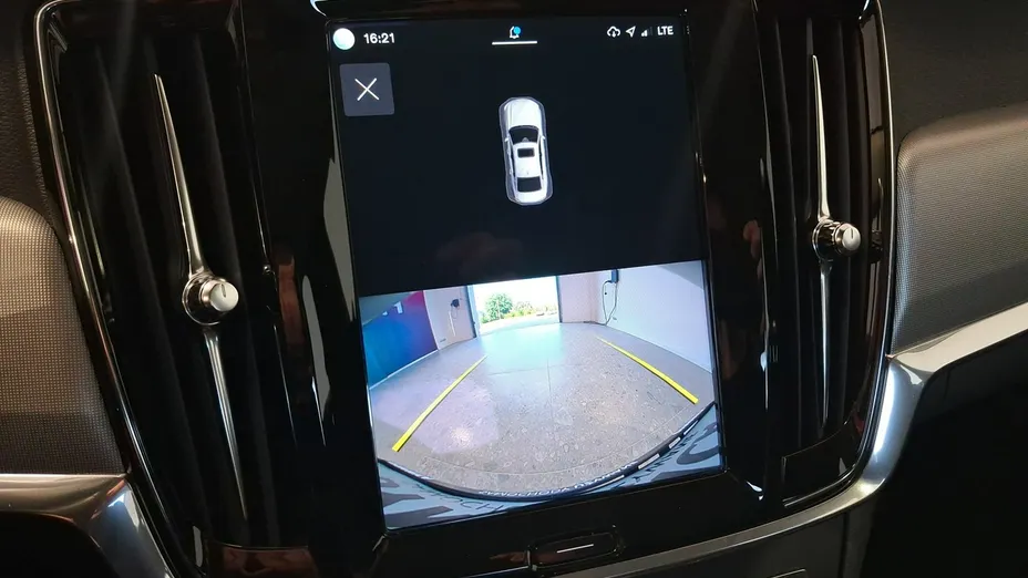 VOLVO S90 -