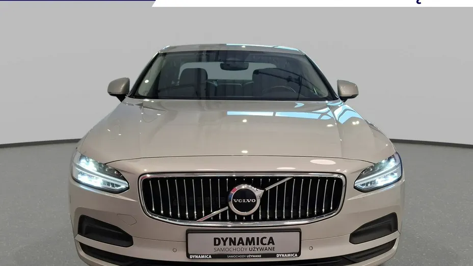 VOLVO S90 -