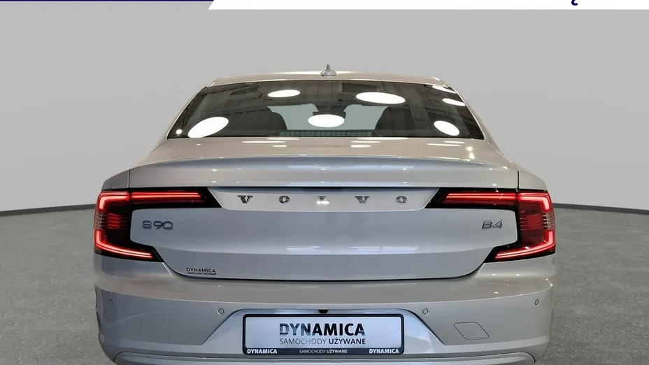VOLVO S90 -