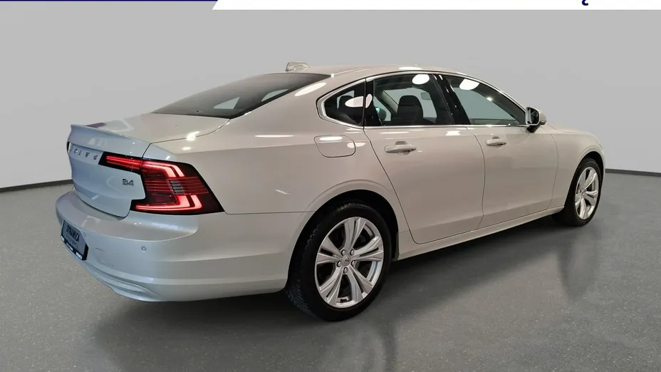 VOLVO S90 -