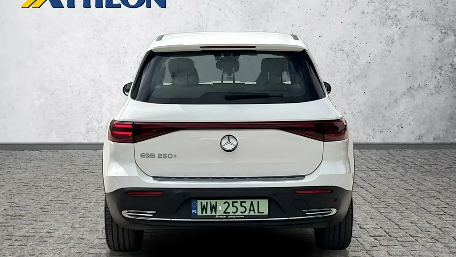 MERCEDES-BENZ EQB -