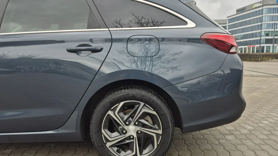 HYUNDAI i30 -