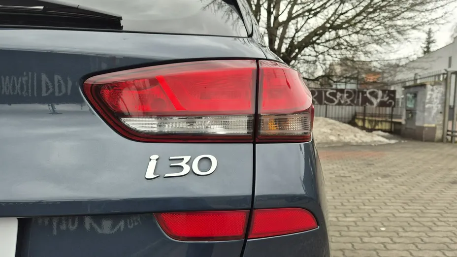 HYUNDAI i30 -