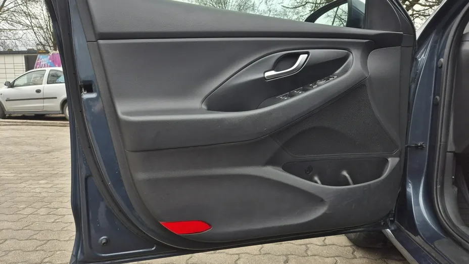HYUNDAI i30 -