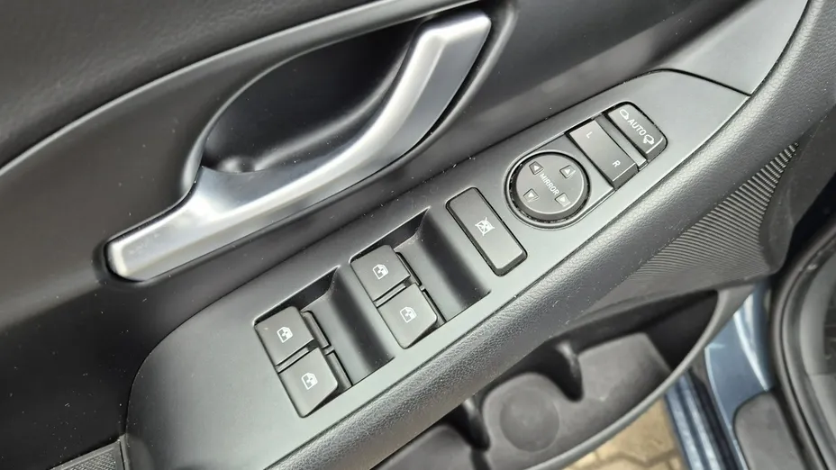 HYUNDAI i30 -