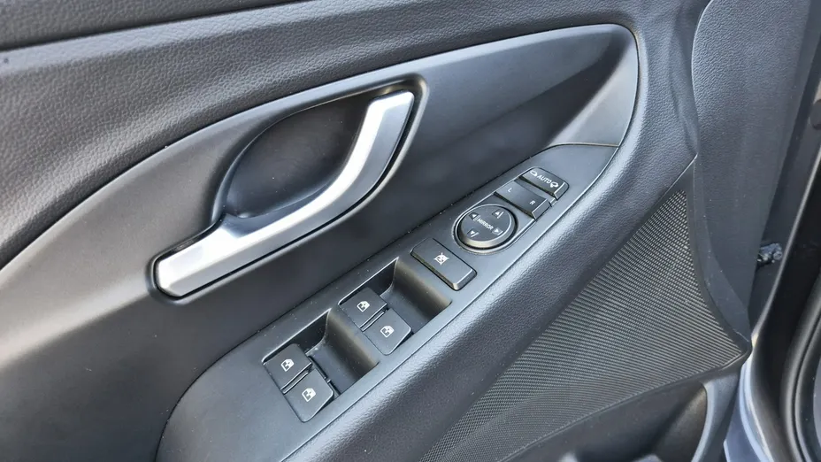 HYUNDAI i30 -