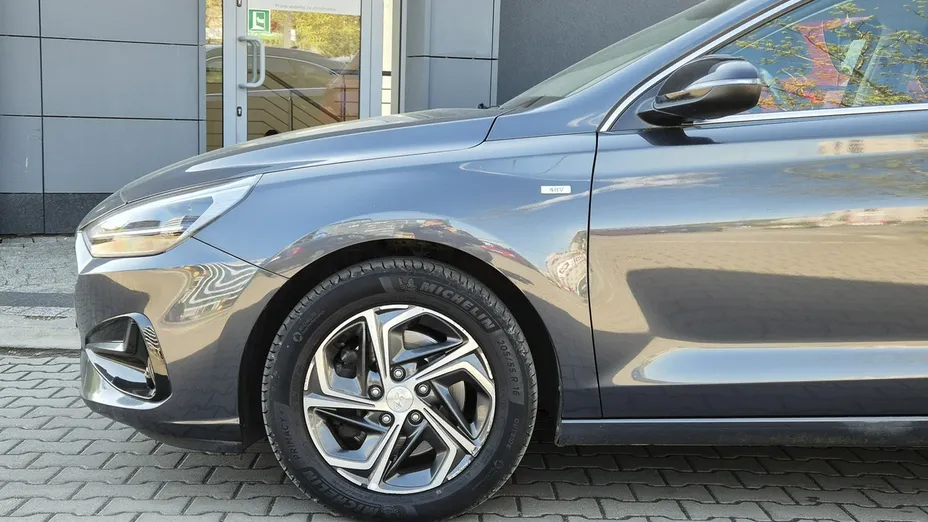 HYUNDAI i30 -
