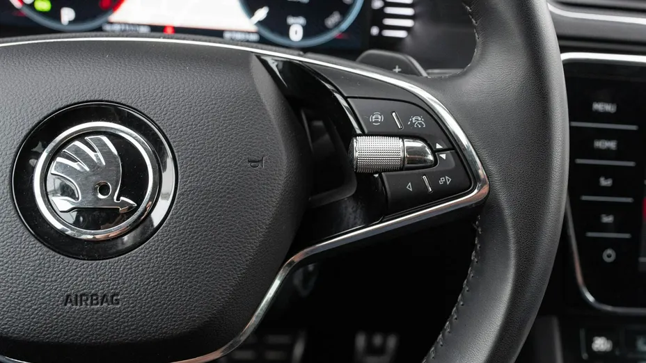 SKODA Superb -