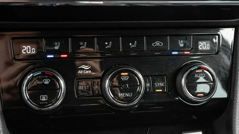 SKODA Superb -