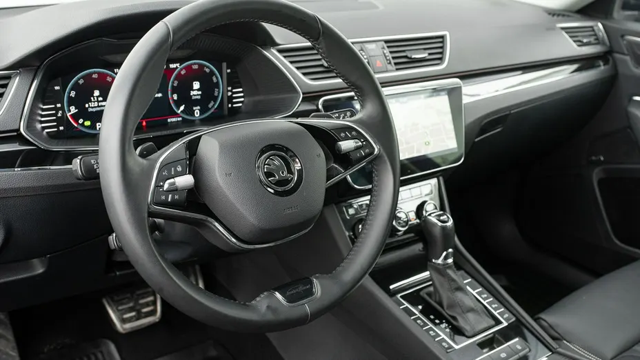 SKODA Superb -