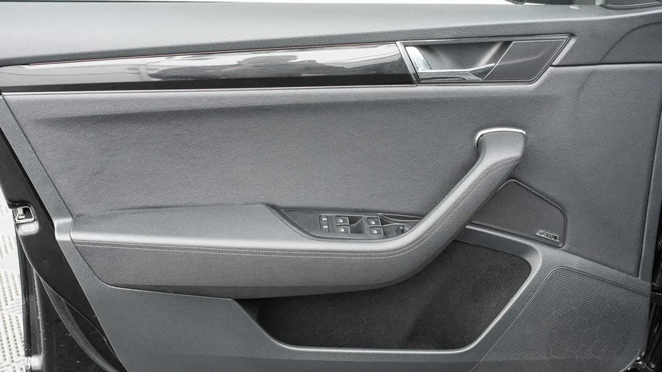 SKODA Superb -