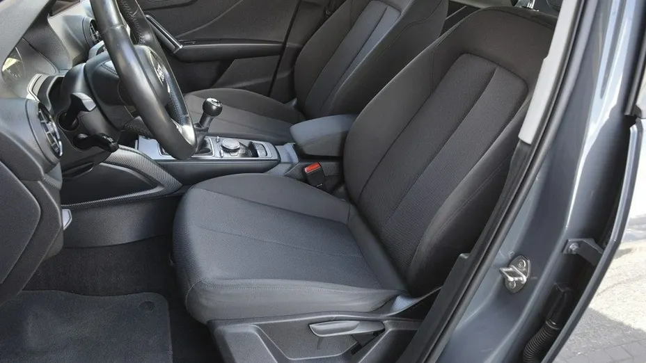 AUDI Q2 -