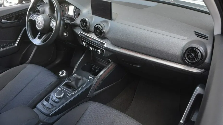 AUDI Q2 -