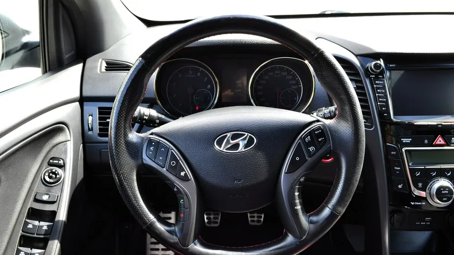HYUNDAI i30 -