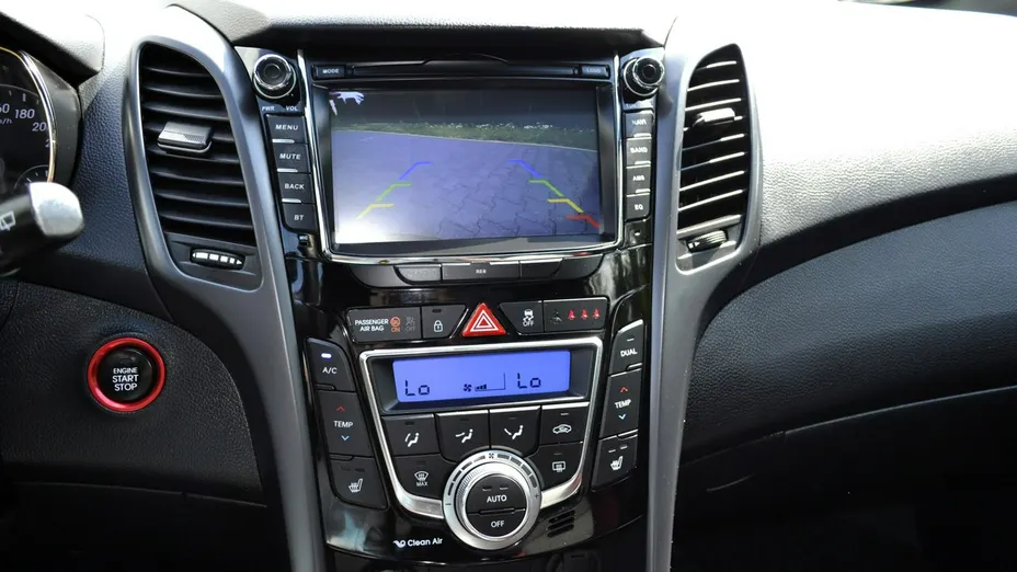HYUNDAI i30 -