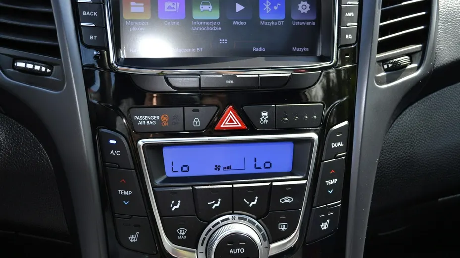 HYUNDAI i30 -
