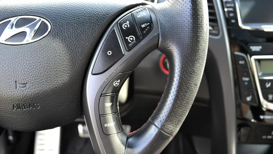 HYUNDAI i30 -