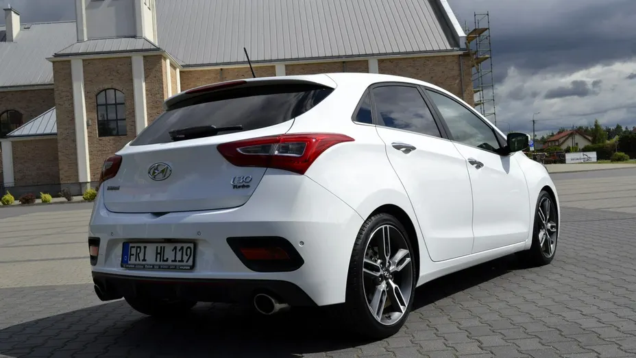 HYUNDAI i30 -