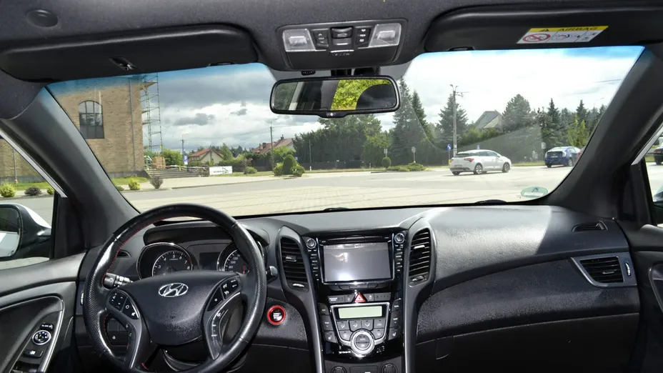 HYUNDAI i30 -