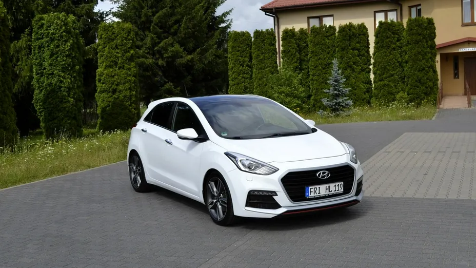 HYUNDAI i30 -