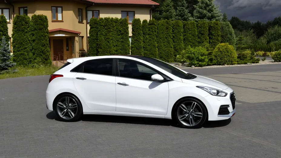 HYUNDAI i30 -