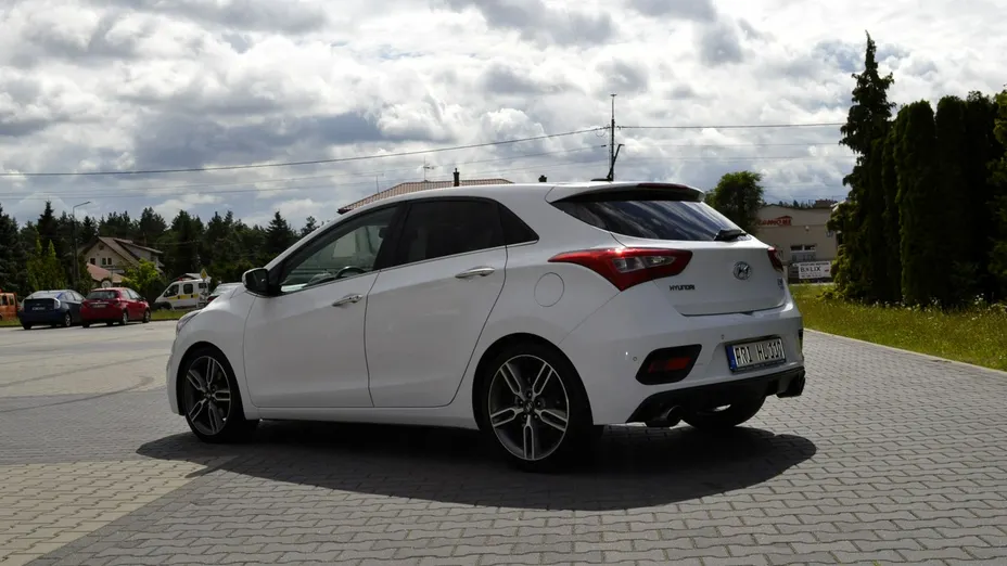 HYUNDAI i30 -