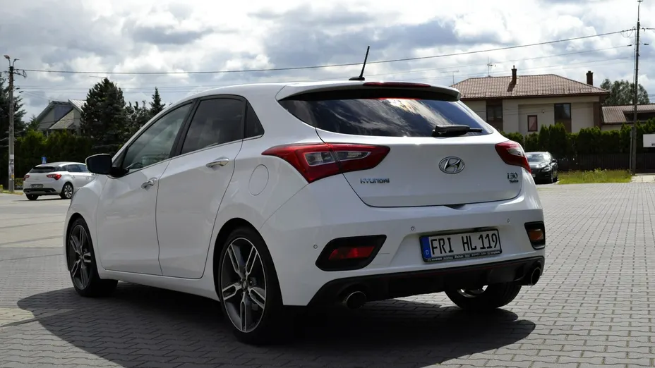 HYUNDAI i30 -