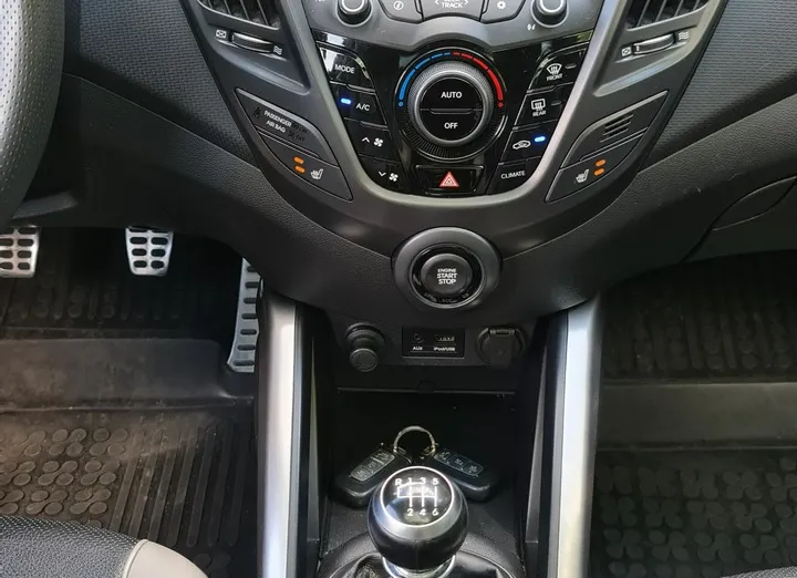 HYUNDAI Veloster -
