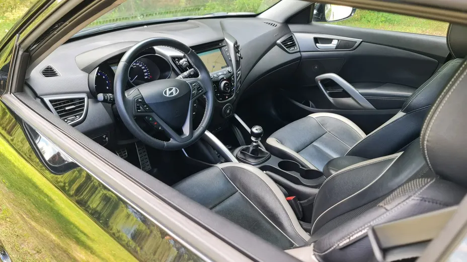 HYUNDAI Veloster -