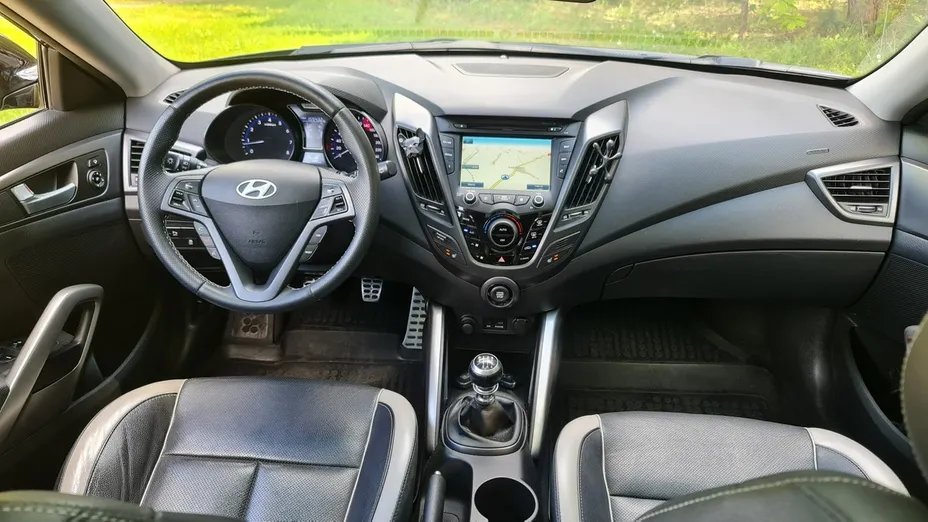 HYUNDAI Veloster -