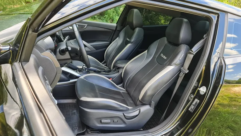 HYUNDAI Veloster -