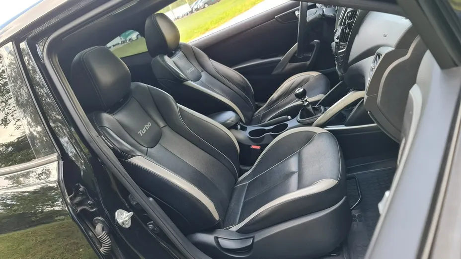 HYUNDAI Veloster -