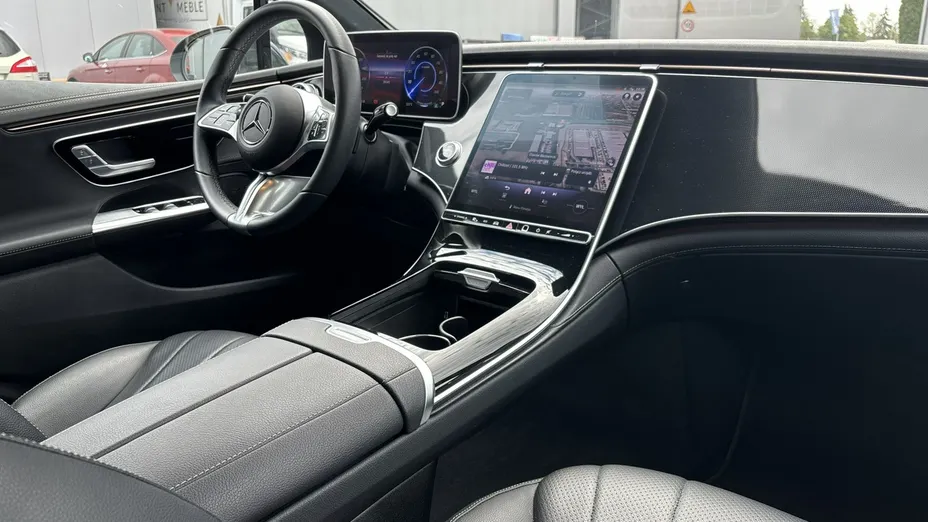 MERCEDES-BENZ EQE -