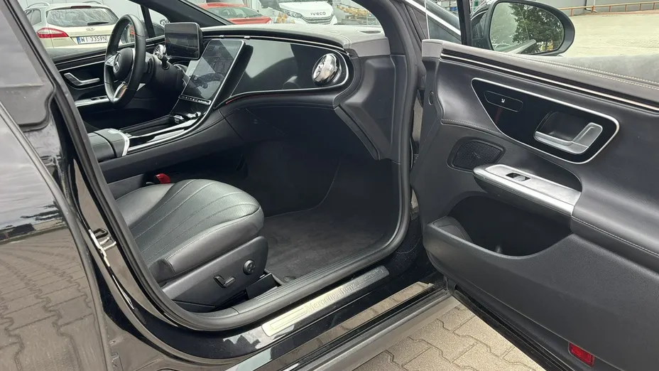 MERCEDES-BENZ EQE -