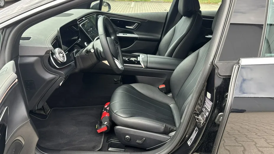 MERCEDES-BENZ EQE -