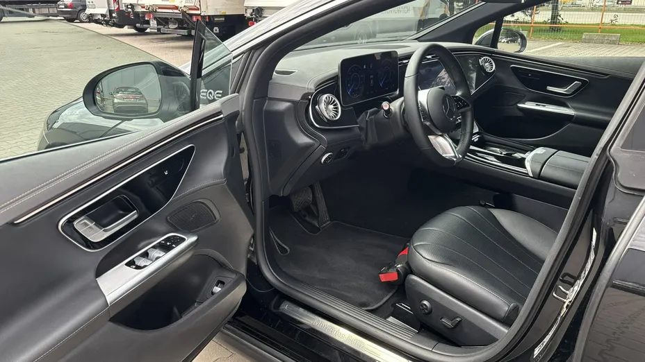 MERCEDES-BENZ EQE -