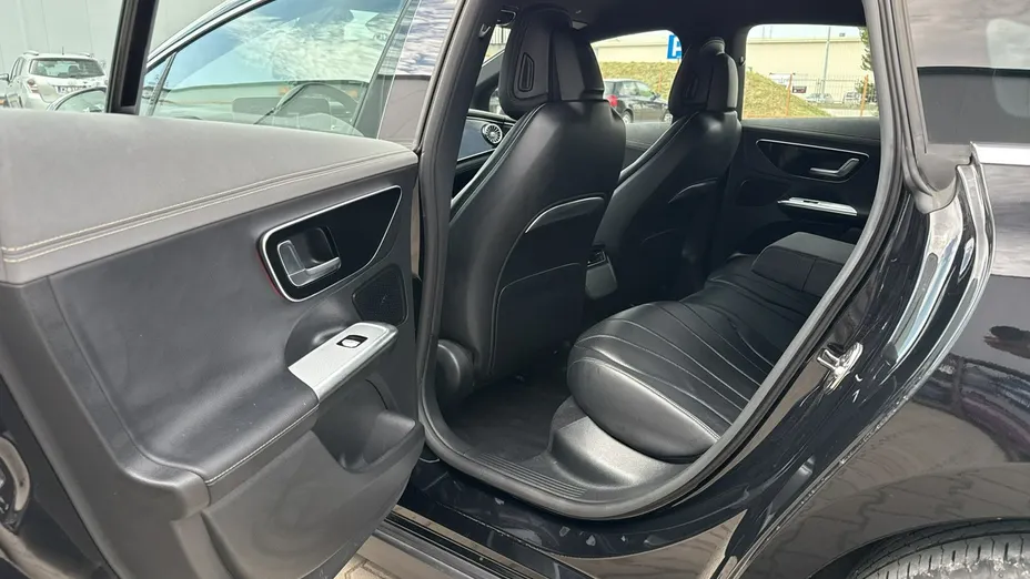 MERCEDES-BENZ EQE -