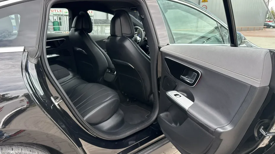 MERCEDES-BENZ EQE -