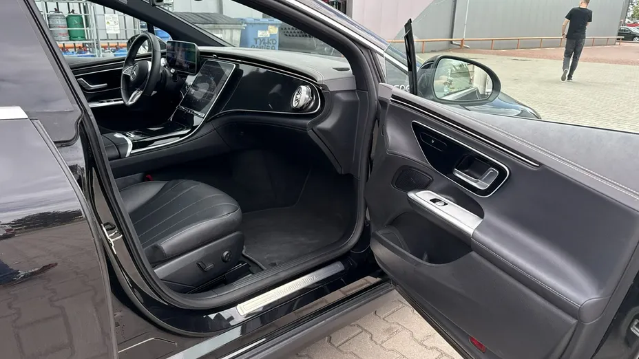 MERCEDES-BENZ EQE -